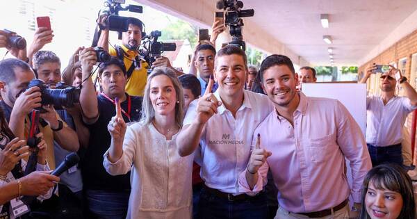La Nación / Santiago Peña se consolida como el virtual ganador con más del 50 % del escrutinio
