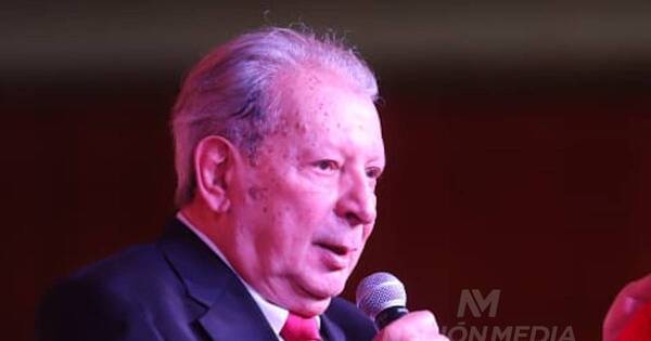 La Nación / “Estamos celebrando un nuevo triunfo de mi querido partido”, dice senador
