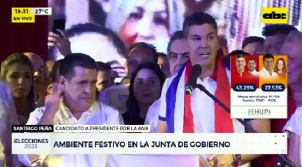 Santi Peña llega a la presidencia y celebra agradeciendo