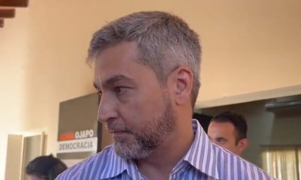 Mario Abdo felicita a Santi Peña por la victoria en las elecciones