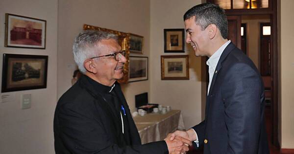 La Nación / Adalberto Martínez felicitó al pueblo paraguayo y a Santiago Peña