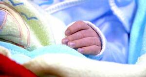La Nación / Rescatan a niña de cinco años y a un recién nacido