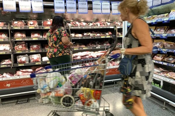 El salario mínimo en Argentina sufre caída del 2,7 % ante altísima inflación - Mundo - ABC Color