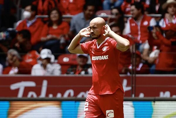 Carlos González anota y avanza con Toluca a cuartos de final en México - Fútbol Internacional - ABC Color