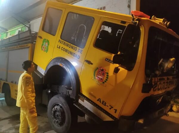 Bomberos venden pizzas para reparar sus únicos dos móviles - Nacionales - ABC Color
