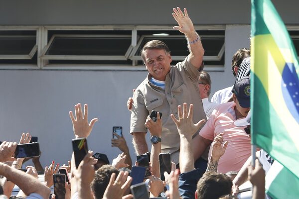 Bolsonaro se reencuentra con partidarios tras regresar a Brasil - La Tribuna