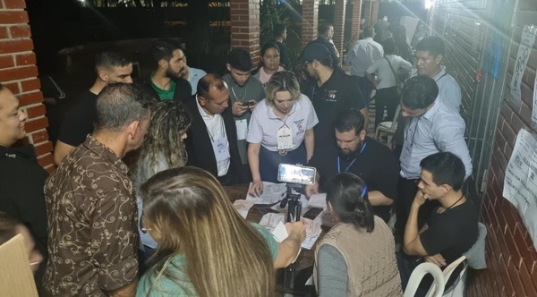 Denuncian que se cargó urna de la mesa 26 del CRECE - La Clave