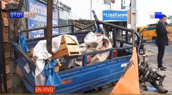 Ebrio al volante atropelló a un motocarro en Acceso Sur - Noticias Paraguay