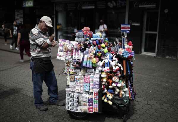 El salario mínimo en Costa Rica creció 2 % frente a un 8 % de inflación en 2022 - MarketData