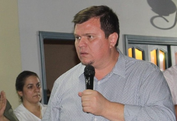 'Por la salud del PLRA Efraín debe renunciar a la presidencia', según senador electo