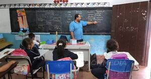 La Nación / Obreros de la educación, festejo en medio de muchas carencias