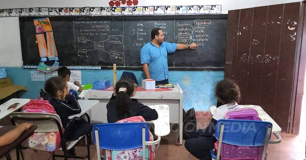 La Nación / Obreros de la educación, festejo en medio de muchas carencias