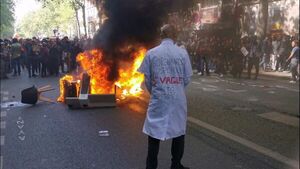 Más de 100 policías heridos y casi 300 detenidos durante marchas del 1 de mayo en Francia | 1000 Noticias