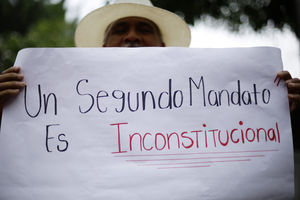 Trabajadores piden aumento de salario y dicen no a reelección en El Salvador - MarketData