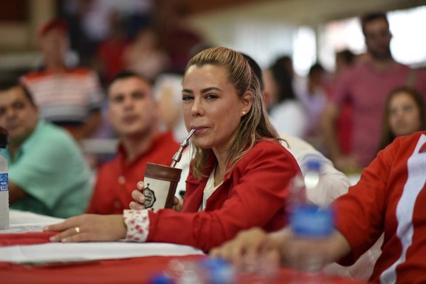 Más de 55 mil personas hicieron Senadora a Lizarella Valiente - Te Cuento Paraguay