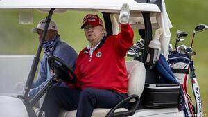 Donald Trump viaja a Escocia para visitar sus campos de golf