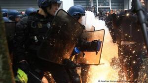Marchas en Francia terminan con altercados este primero de mayo