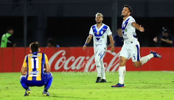 Versus / ¡La pesadilla del auriazul! Ameliano le propinó otro duro cachetazo a Luqueño