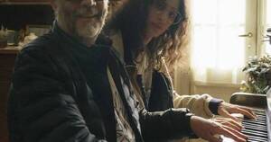 La Nación / Iván Hochman, el actor que interpretó a Fito Páez en Netflix