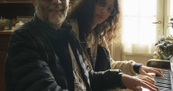 La Nación / Iván Hochman, el actor que interpretó a Fito Páez en Netflix