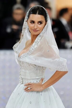 Penélope Cruz brilla en la alfombra de la Met Gala - Gente - ABC Color