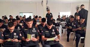 La Nación / Senatur capacitó a 250 policías sobre seguridad turística