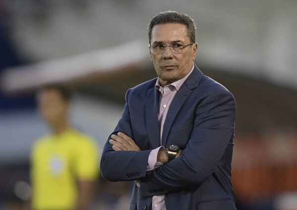 Diario HOY | Corinthians recurre al experimentado Vanderlei Luxemburgo