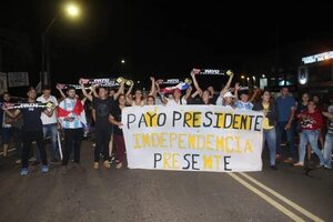 Video: seguidores de Payo cierran ruta y destruyen carteles de Santi en Guairá - Política - ABC Color