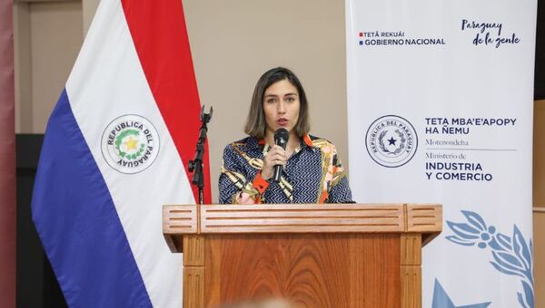 Felipa Home cruzó la frontera y llegó a EE.UU. con la exportación de espejos artesanales de karanda’y
