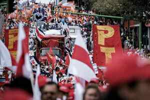 Trabajadores marchan contra el cambio de jornadas en Costa Rica - MarketData