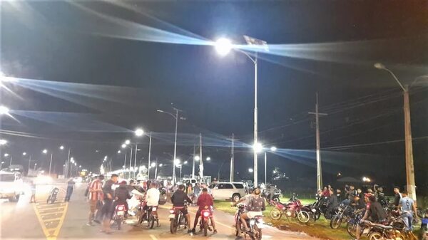 Adherentes de Payo cierran ruta PY 01 en Carapeguá - Nacionales - ABC Color