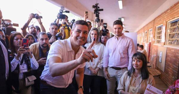 La Nación / El presidente electo recibe el saludo de varios gobernantes