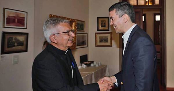 La Nación / Cardenal paraguayo felicitó por ejemplar fiesta cívica