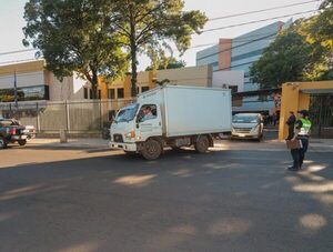 Adherentes de Payo Cubas intentaron ingresar a la sede de la Justicia Electoral · Radio Monumental 1080 AM