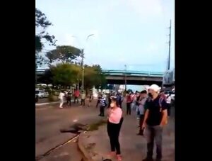 Escasean buses en zona de movilizaciones de seguidores de Payo Cubas · Radio Monumental 1080 AM