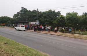 Diario HOY | Merma de buses ocasiona aglomeración de pasajeros en paradas
