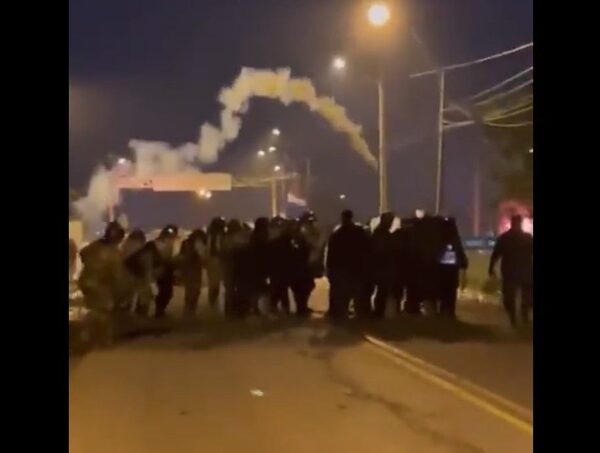 Despejan zona bloqueada por manifestantes en la ciudad de Limpio · Radio Monumental 1080 AM