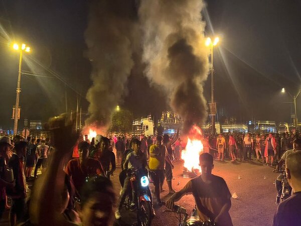 Bloqueos se mantienen, transporte de larga distancia se suspende y hay 42 detenidos