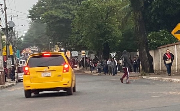 Buses de media y larga distancia suspenden servicios por las manifestaciones | 1000 Noticias