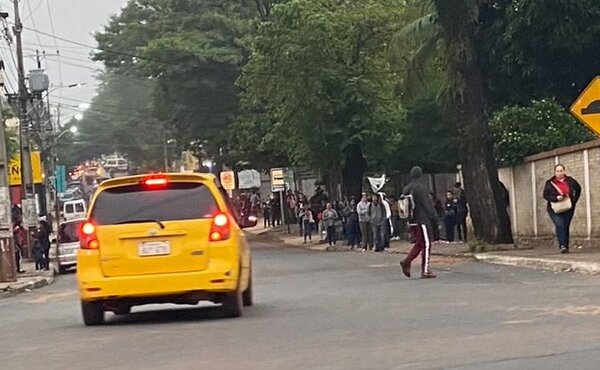 Buses de media y larga distancia suspenden servicios por las manifestaciones