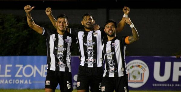 Versus / Deportivo Santaní, líder e invicto de la División Intermedia 2023