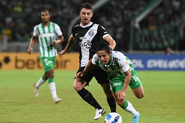 Olimpia mide al Atlético Nacional por el liderato