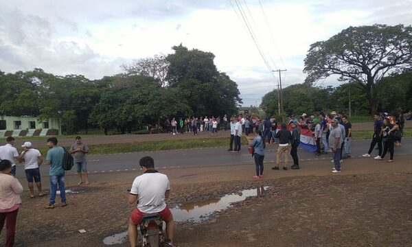 Bloquean rutas en Alto Paraná