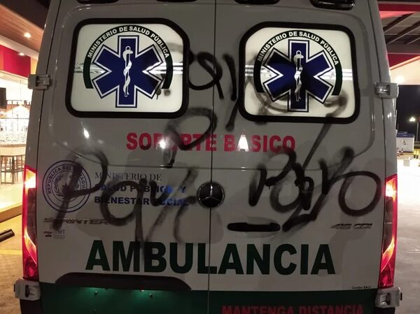 Adherentes a Payo Cubas secuestran y vandalizan una ambulancia en Caaguazú - Nacionales - ABC Color