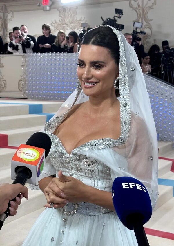 Honran a Lagerfeld en la Gala del MET - Estilo de vida - ABC Color