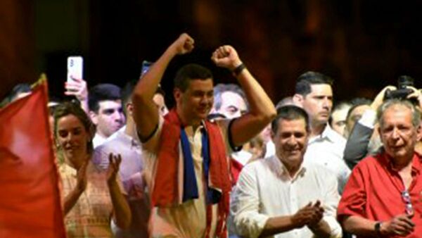 Santiago Peña no va a delegar la pluma ni las decisiones