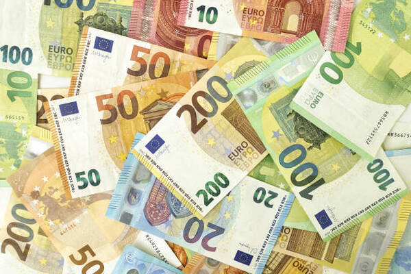 La inflación en la eurozona repuntó una décima en abril, hasta el 7,0% - Revista PLUS