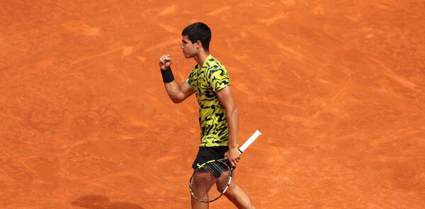 Versus / Carlos Alcaraz aplastó a Alexander Zverev y ya está en cuartos del Masters 1000 de Madrid
