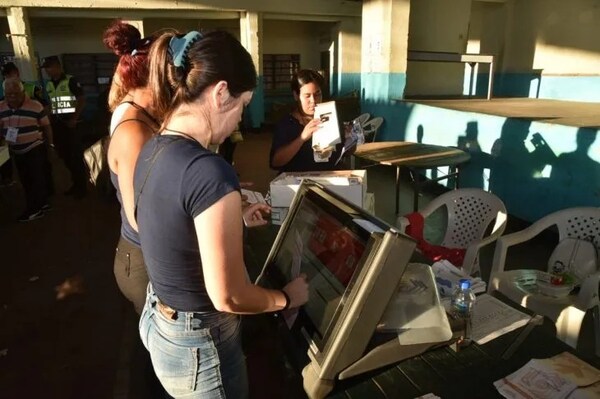 OBSERVADORES DE LA UNIÓN EUROPEA REPORTAN VOTO ASISTIDO Y COMPRA DE VOTOS