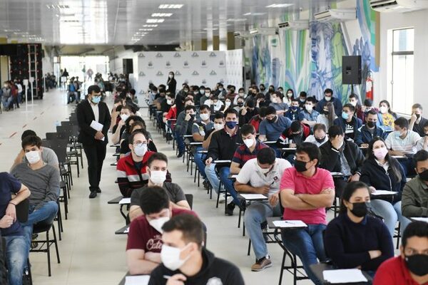 Itaipu inicia llamado a concurso para incorporar 220 nuevos profesionales a su plantel